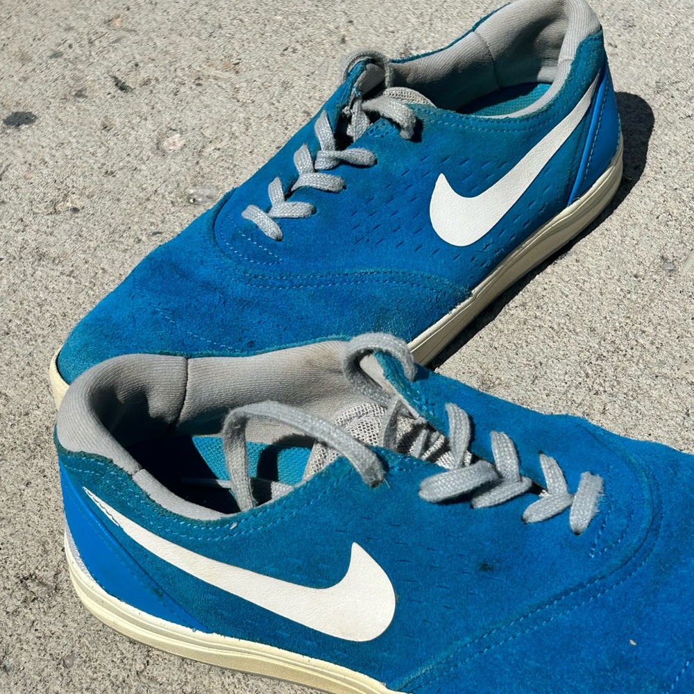 Nike Men's Teal and Gray Sneakers